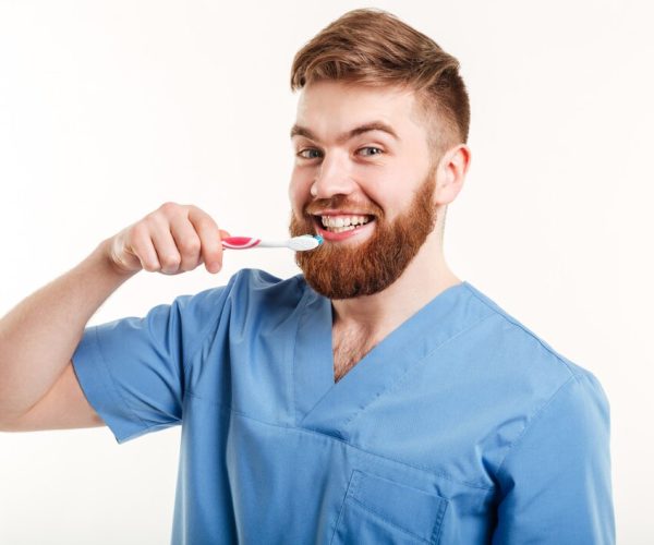 Jak wybrać odpowiednią pastę do zębów dla zachowania zdrowego uśmiechu?